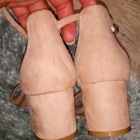 Very Cute Chunk Madden NYC Heels - Picture 2 of 6